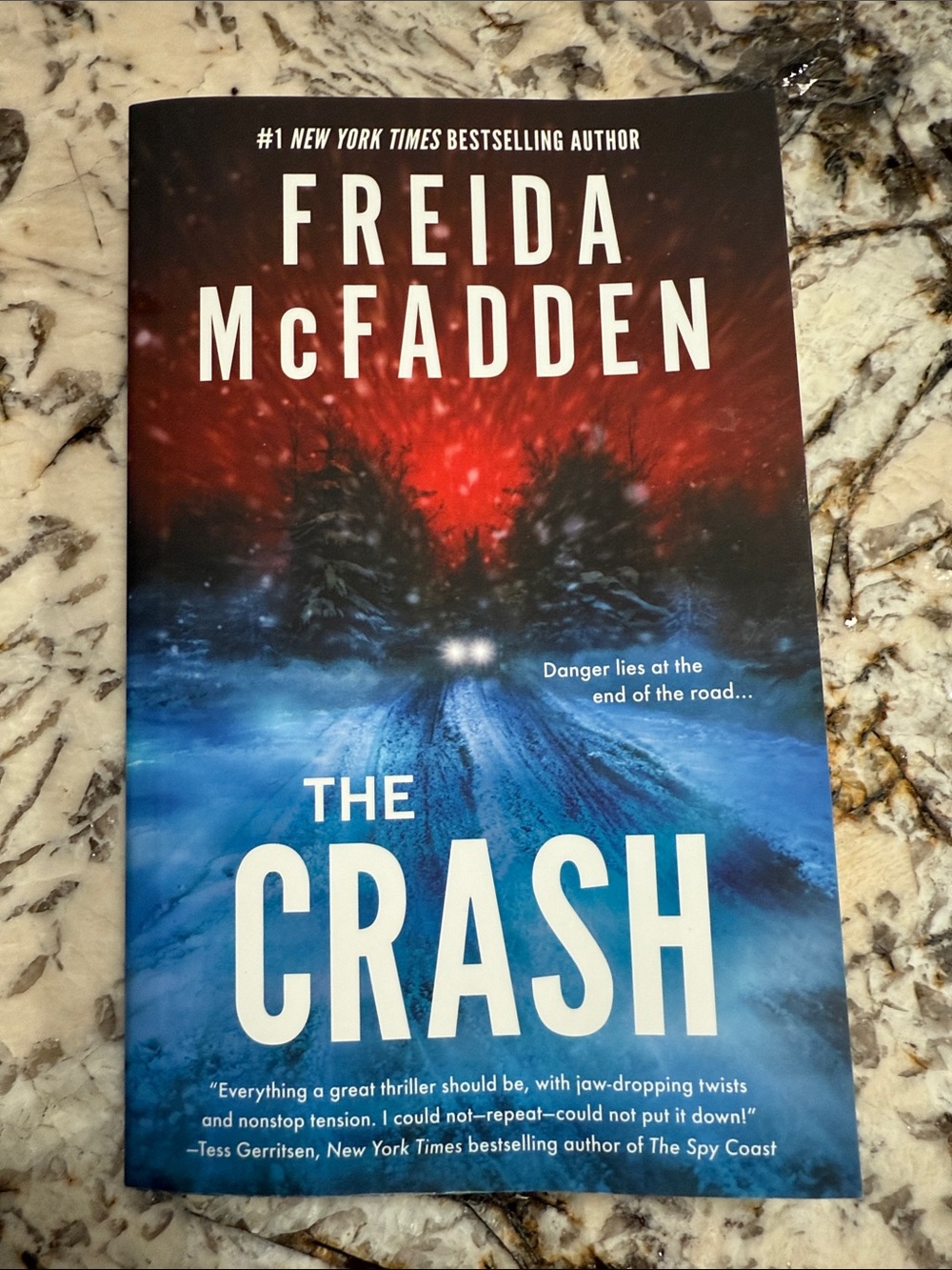Freida McFadden - The Crash (Blue & Red Cover)